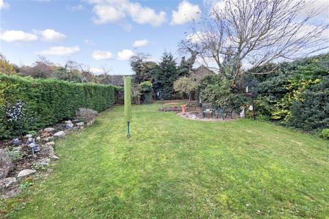 31 Arcadia Road, Istead Rise, Gravesend, DA13 9EH