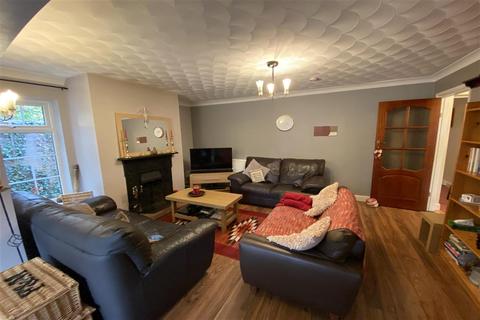 31 Arcadia Road, Istead Rise, Gravesend, DA13 9EH