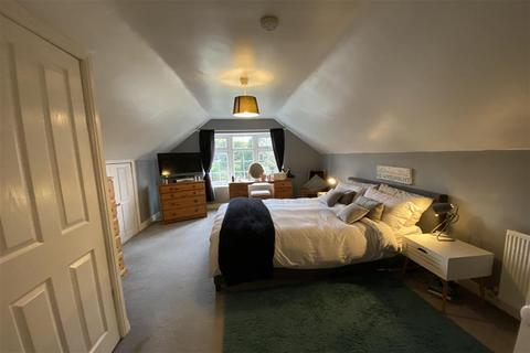 31 Arcadia Road, Istead Rise, Gravesend, DA13 9EH