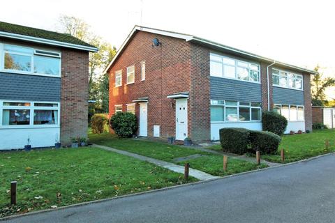 10 Petersham Close, Byfleet, West Byfleet, KT14 7HT
