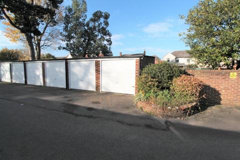 10 Petersham Close, Byfleet, West Byfleet, KT14 7HT
