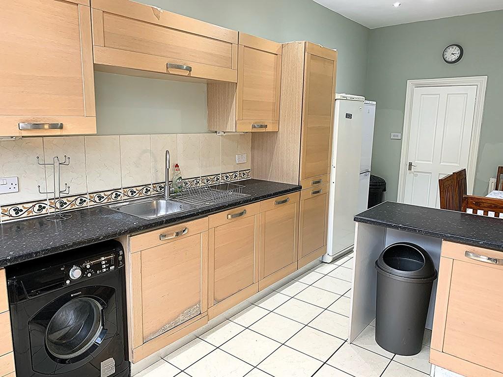 Liss Road, Southsea, PO4. 3 bed terraced house £1,150 pcm (£265 pw)