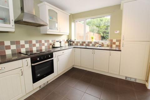 2 Chatsworth Crescent, Walsall, WS4 1QT