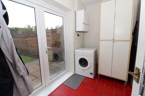 2 Chatsworth Crescent, Walsall, WS4 1QT