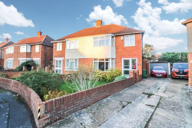 0.6 Miles from Langley Railway Raymond Road, Langley 3 bed semidetached house £515,000