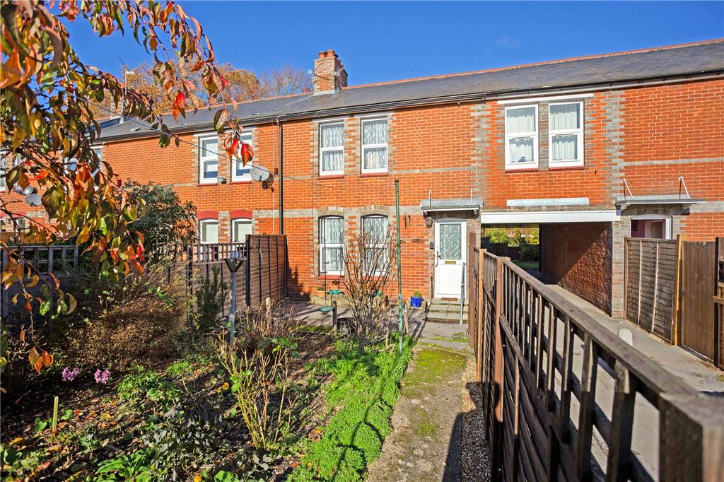 Pelican Lane, Speenhamland, Newbury, RG14 2 bed terraced house £200,000