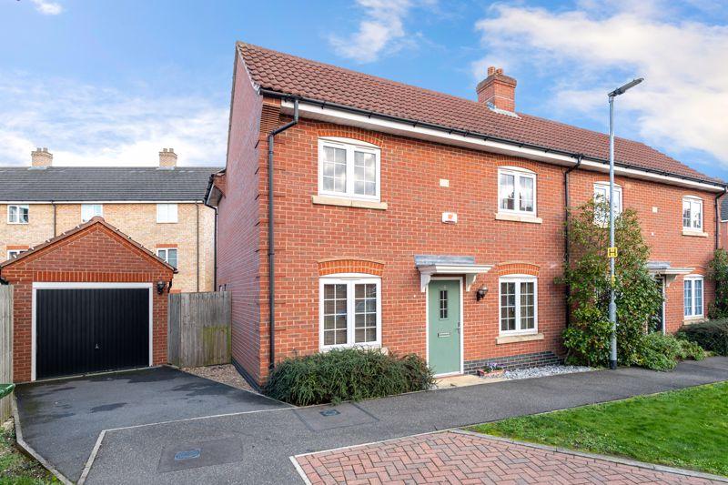 38 Gabriel Crescent, Lincoln LN2 4ZD 3 bed semidetached house £195,000