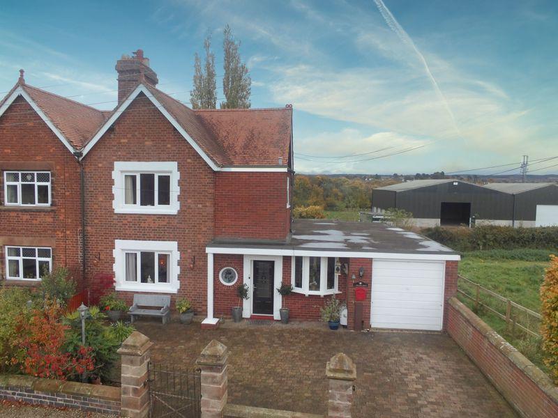 Braelawn, Dunston, Stafford 3 bed semidetached house £310,000
