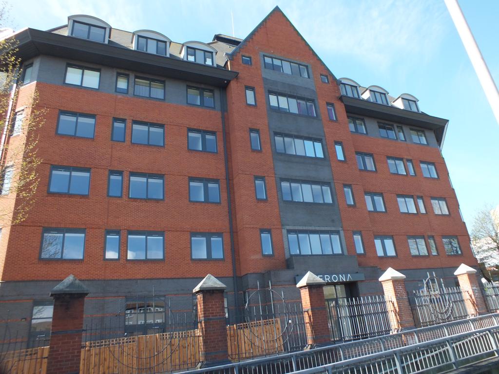 Verona Apartments, Slough 1 bed flat £825 pcm (£190 pw)