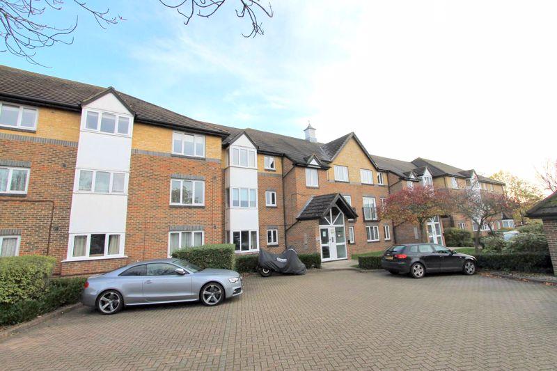 Cotswold Way, Worcester Park 1 bed ground floor flat £225,000