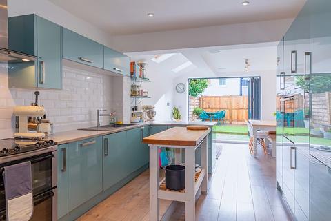 48 Queens Road, Thames Ditton, KT7 0QX