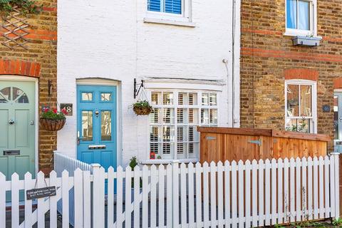 48 Queens Road, Thames Ditton, KT7 0QX