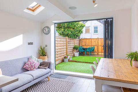 48 Queens Road, Thames Ditton, KT7 0QX