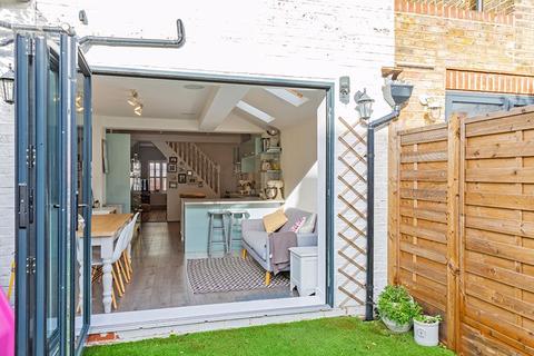 48 Queens Road, Thames Ditton, KT7 0QX