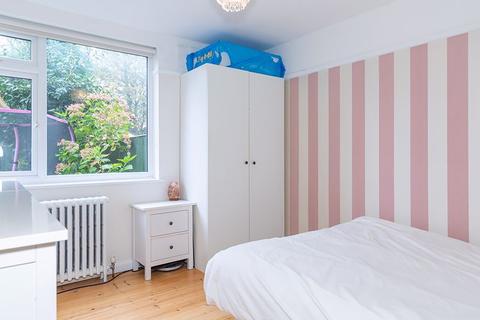 19 Warwick Road, Thames Ditton, KT7 0PR