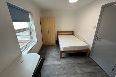 10 bedroom flat to rent, 14 Warwick New Road, First floor, CV32 5JG