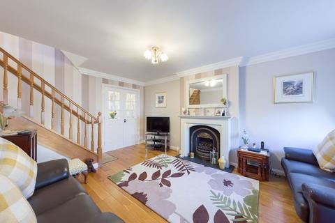 11 Paddock Court, Carluke, ML8 4AX