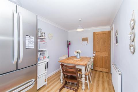 48 Greenway, Crediton, EX17 3LP