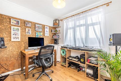 20 Abbots Park, London, SW2 3QD