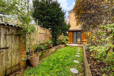 20 Abbots Park, London, SW2 3QD