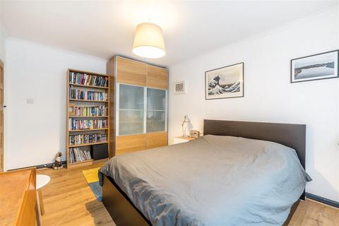 20 Abbots Park, London, SW2 3QD