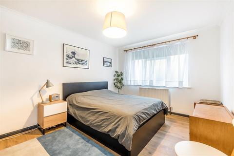 20 Abbots Park, London, SW2 3QD