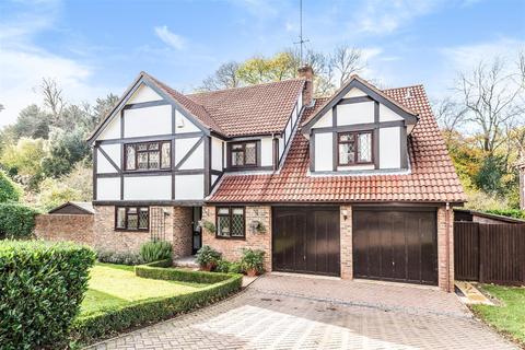 63 Fox Dene, Godalming, GU7 1YG
