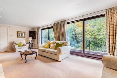63 Fox Dene, Godalming, GU7 1YG