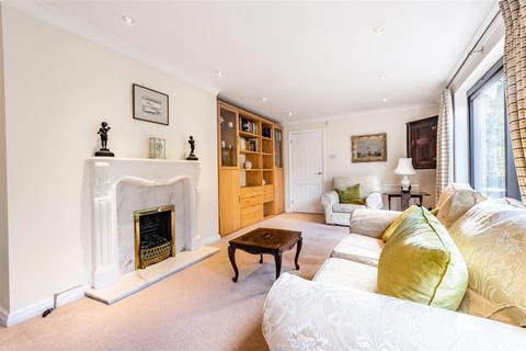 63 Fox Dene, Godalming, GU7 1YG