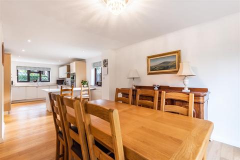 63 Fox Dene, Godalming, GU7 1YG