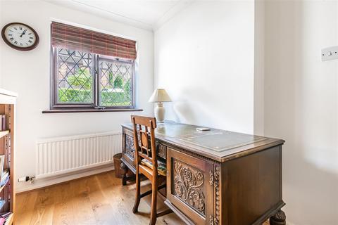 63 Fox Dene, Godalming, GU7 1YG