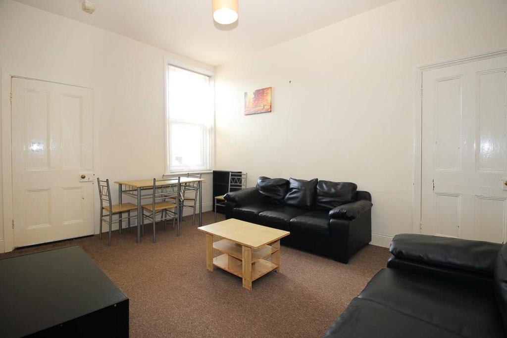 £82pppw Oakland Road, Jesmond, Newcastle Upon Tyne 3 bed flat £