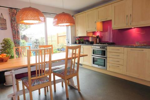 63 Allingham Close, London, W7 1NB