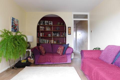 63 Allingham Close, London, W7 1NB