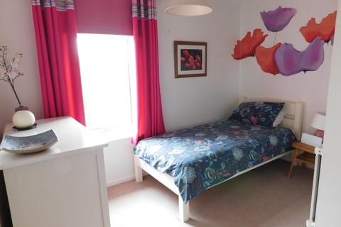 63 Allingham Close, London, W7 1NB