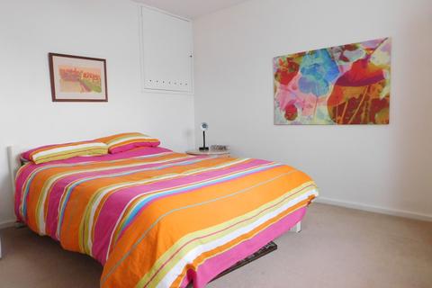 63 Allingham Close, London, W7 1NB