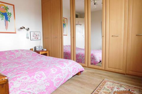 63 Allingham Close, London, W7 1NB