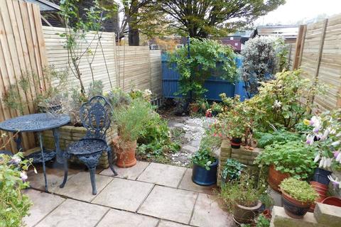 63 Allingham Close, London, W7 1NB