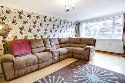 14 Broad Lane Close, Leeds, LS13 2UD