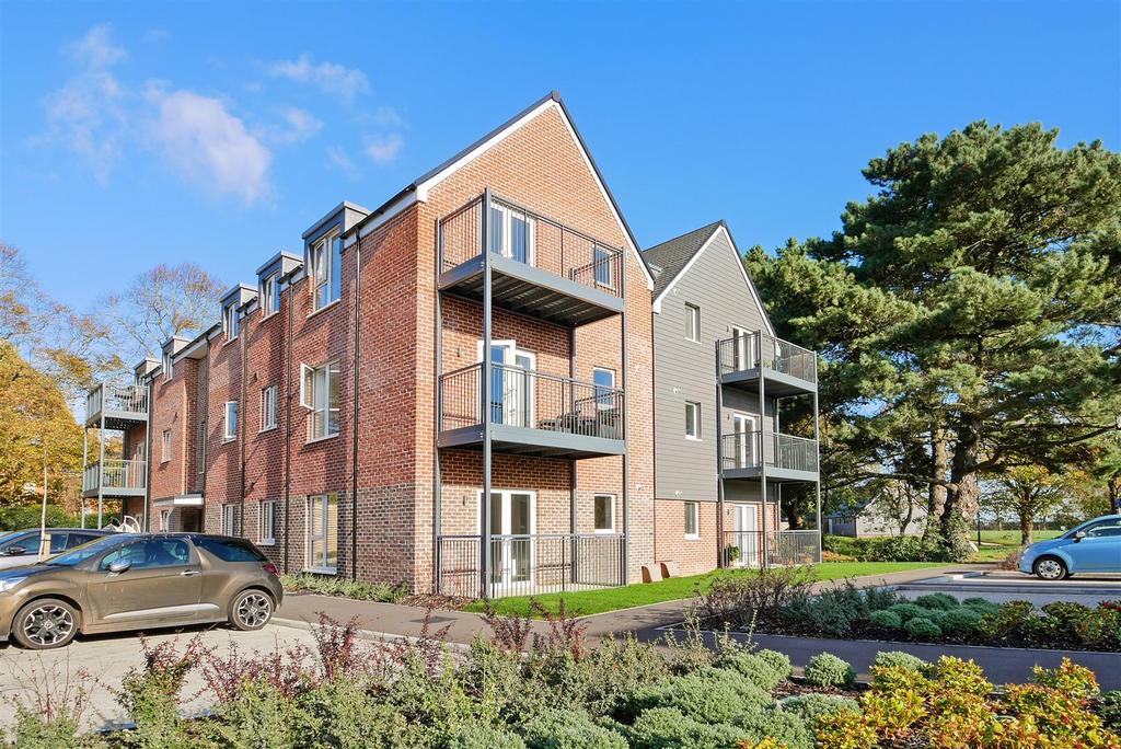 Anna Sewell Way, Chichester 2 bed apartment £1,150 pcm (£265 pw)