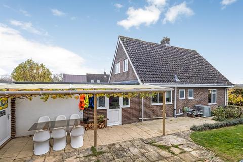 2 Down Barn Close, Winterbourne Gunner, Salisbury, SP4 6JP