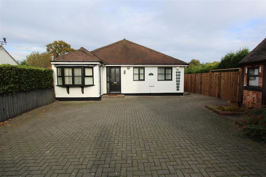 Bickenhill Road, Marston Green 2 bed bungalow £1,100 pcm (£254 pw)