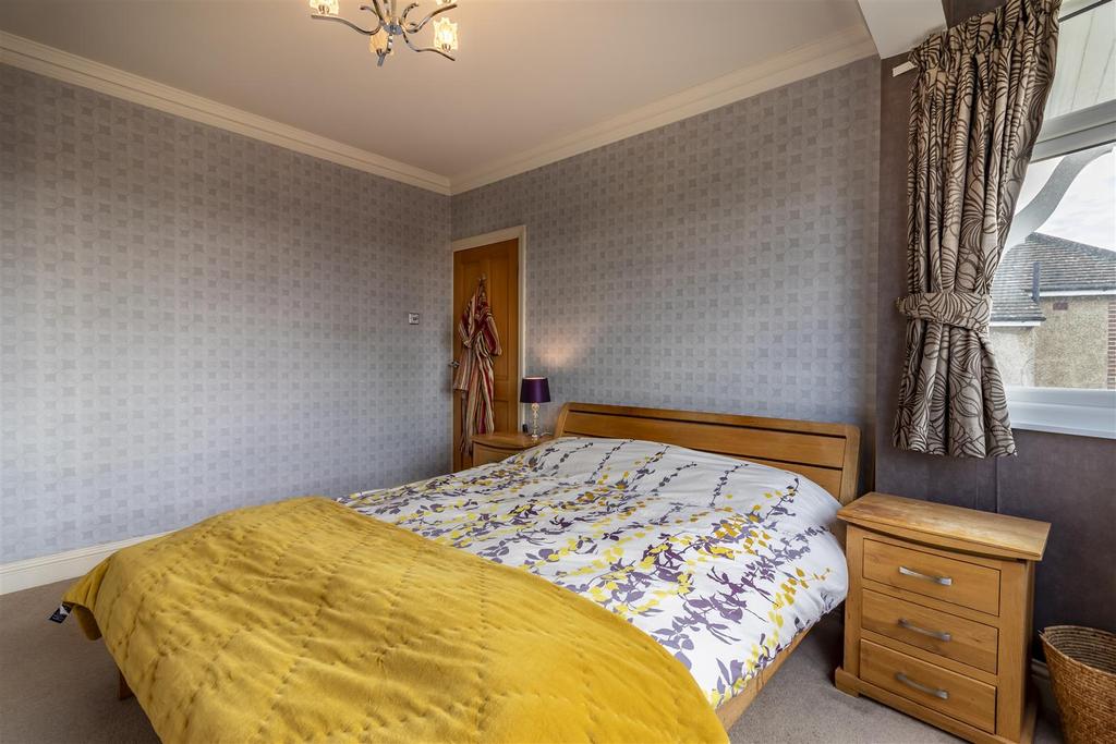 Bedroom 1 3rd.jpg