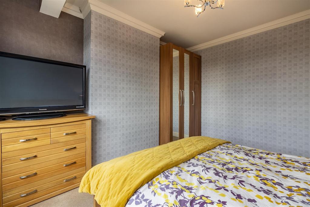Bedroom 1 4th.jpg