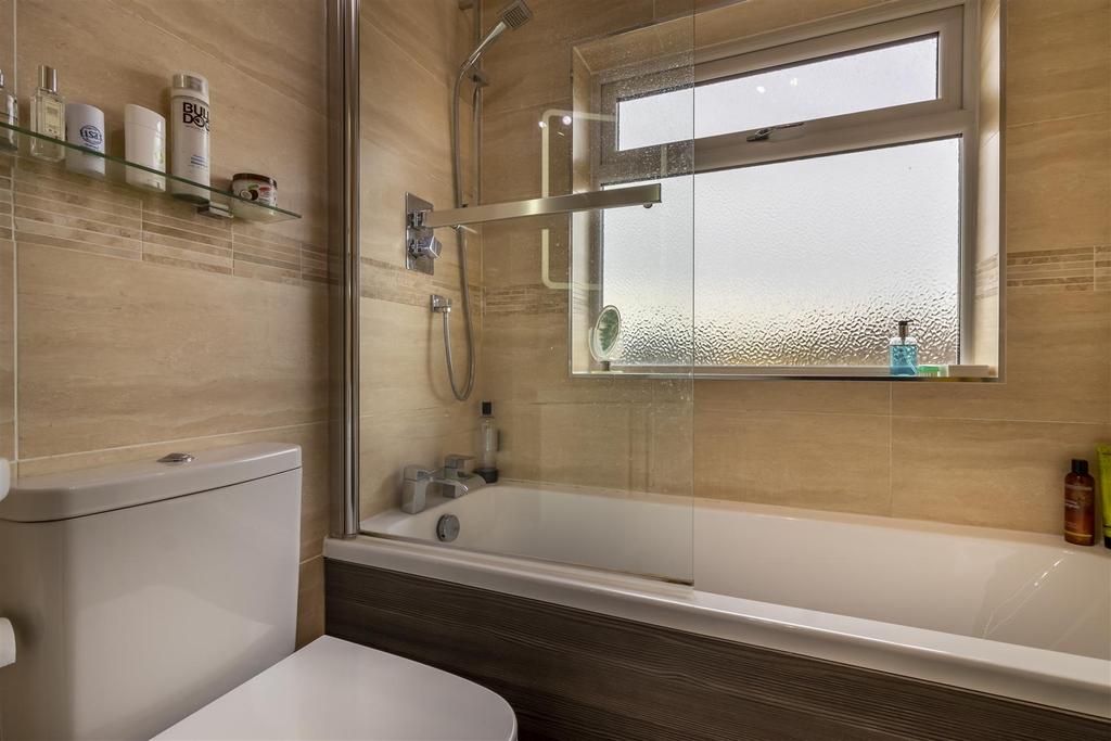 Bathroom 2nd.jpg