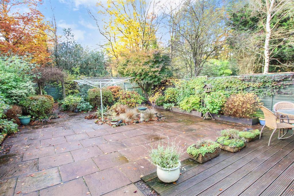 Ochiltree Crescent, Mid Calder, Livingston 3 bed semidetached house £172,500