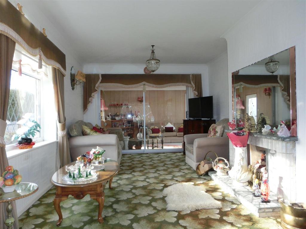 Douglas Road 78 Lounge2.jpg