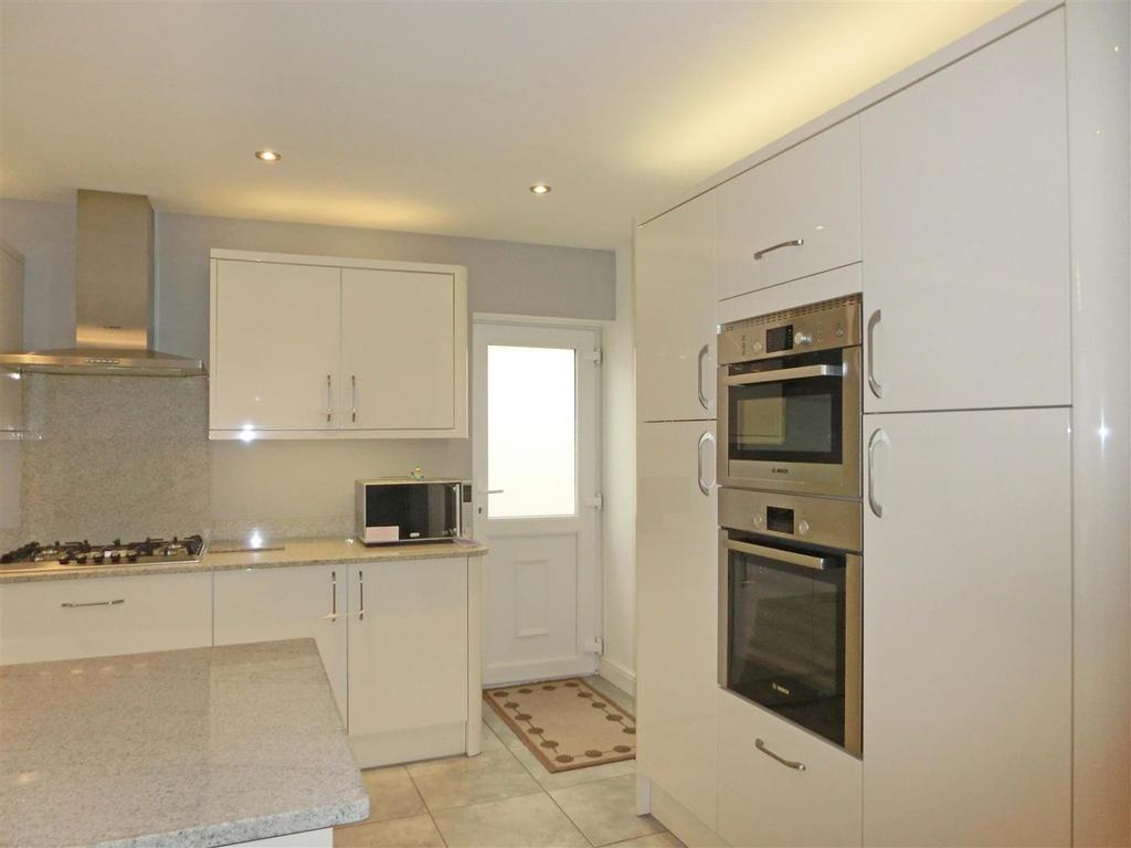 Alcester Road 223 kitchen 2.jpg