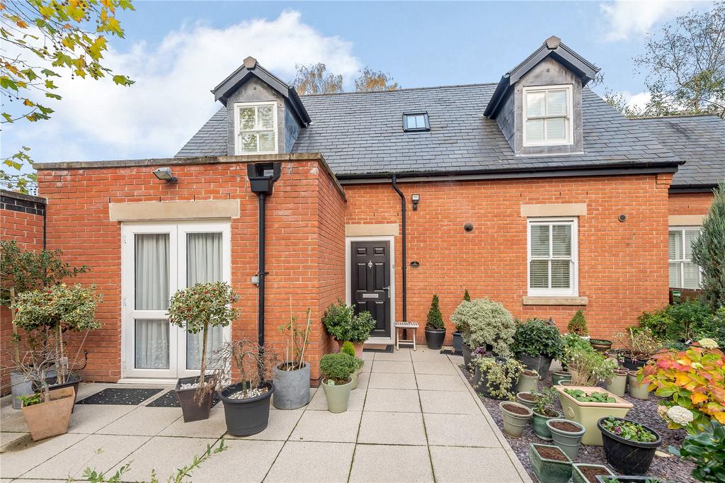 Pelham Crescent, The Park, Nottingham, NG7 3 bed detached house £460,000