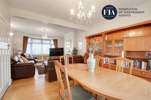 12 Worton Road, Isleworth, TW7 6HN